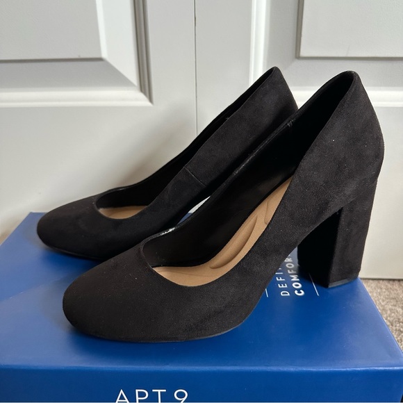 Apt. 9 Faux Suede Black Chunky Heels - Picture 2 of 6